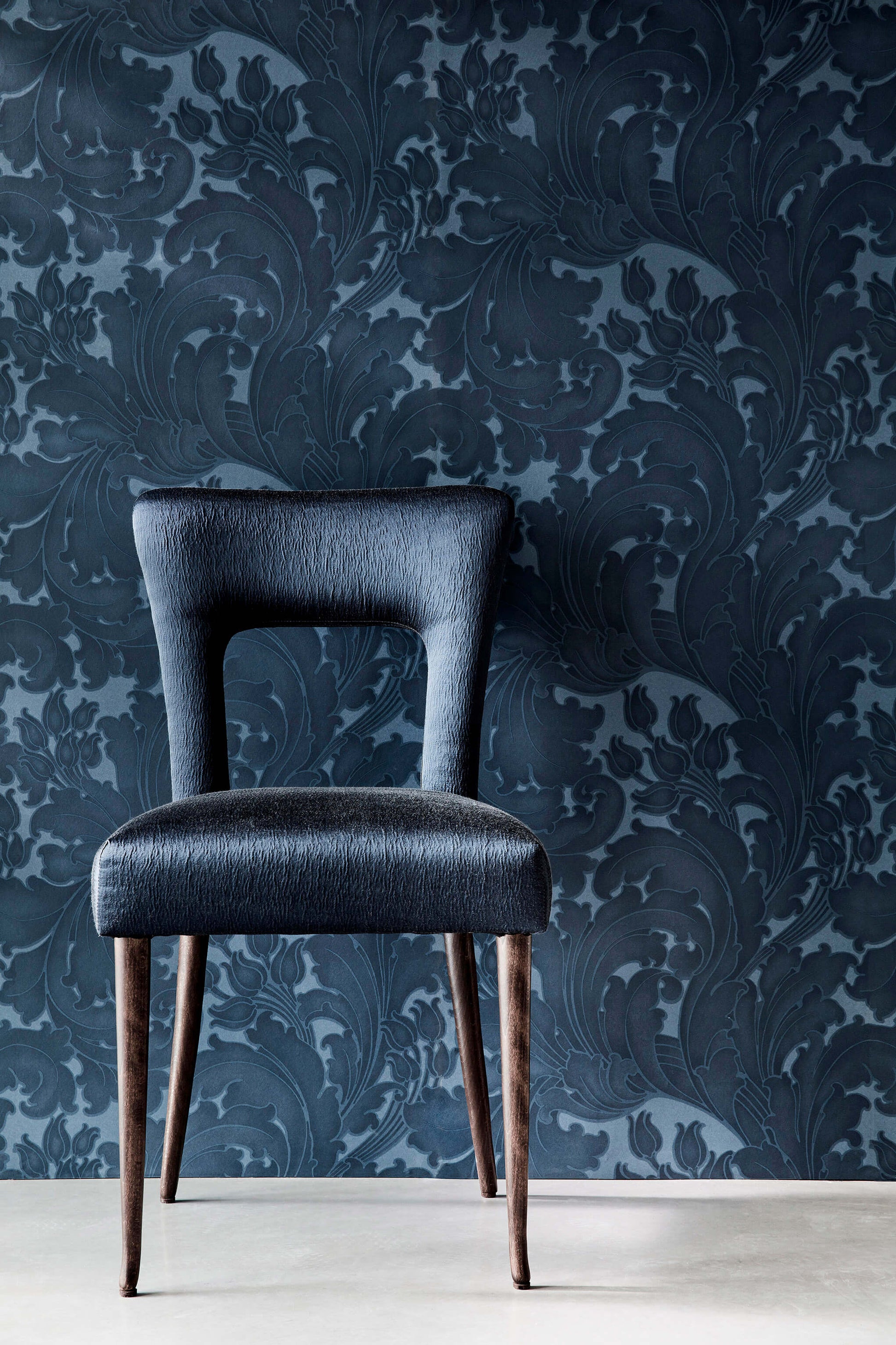 Papel de Parede Little Greene Tulip - Blue Black